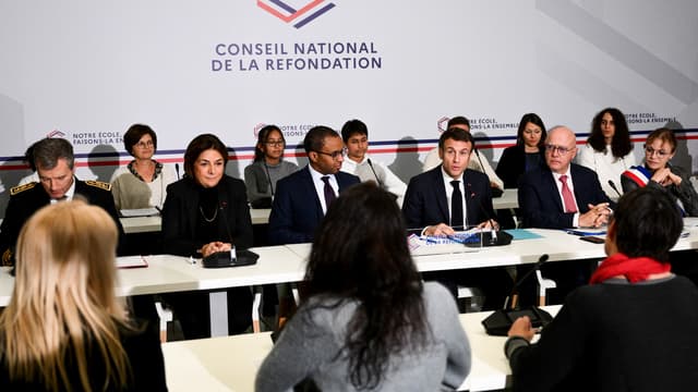 Emmanuel Macron et Pap Ndiaye lors d'une réunion du CNR