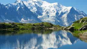 Le Mont-Blanc se réfléchit dans le Lac Blanc (photo d'illustration)