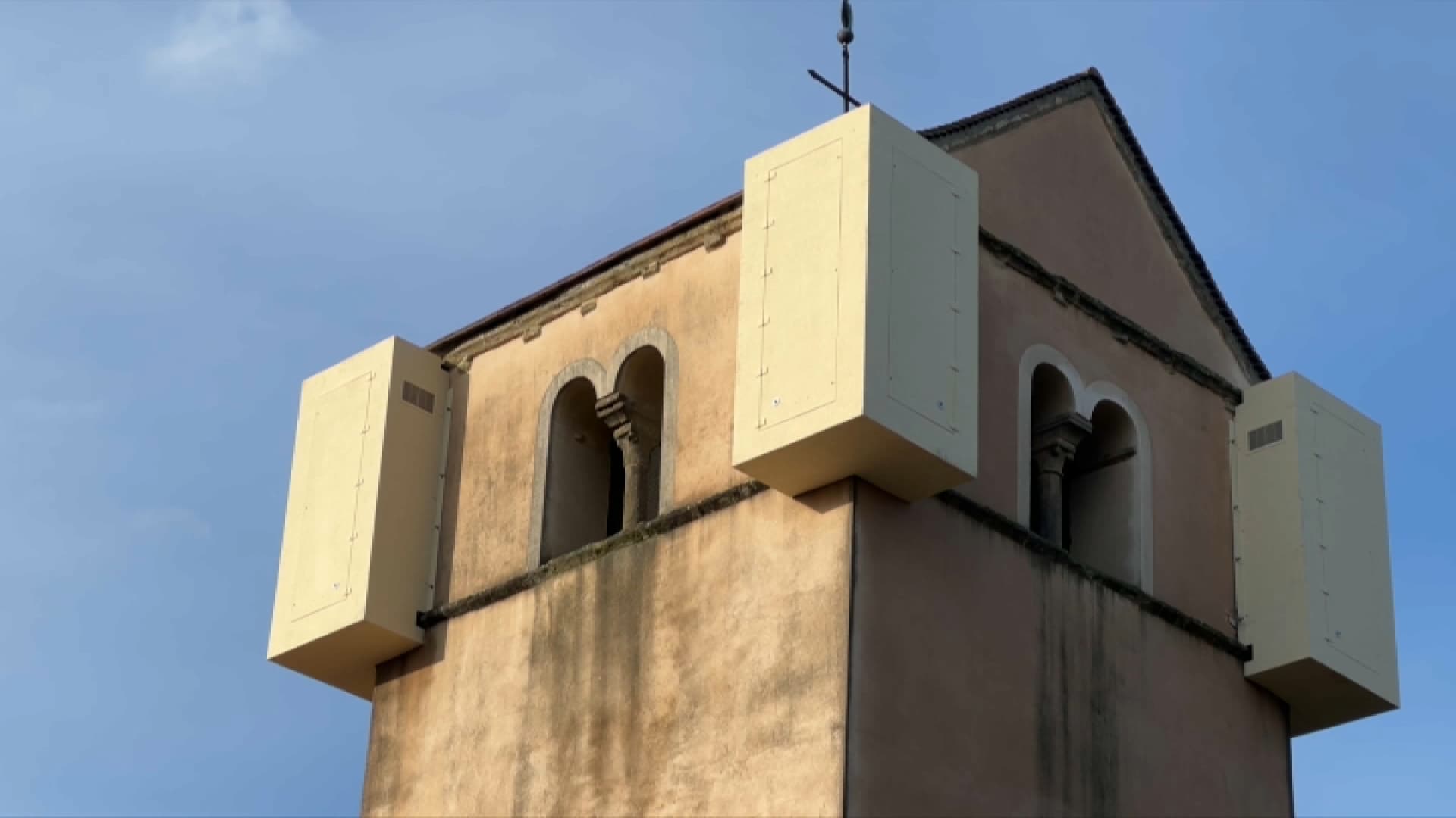 Bourgogne la colère des habitants d'Essertenne devant leur église