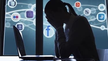 Une femme victime de cyber-harcèlement (illustration)