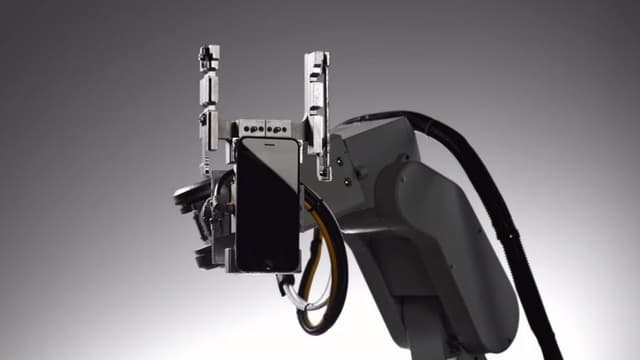 Apple a présenté son robot Liam lors de la keynote du 21 mars 2016.