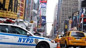 Véhicule de la police new-yorkaise à Times Square, lundi. L'attentat manqué à la voiture piégée samedi soir au coeur de New York a de plus en plus les allures d'un complot impliquant plusieurs personnes avec des ramifications à l'étranger, écrit le Washin