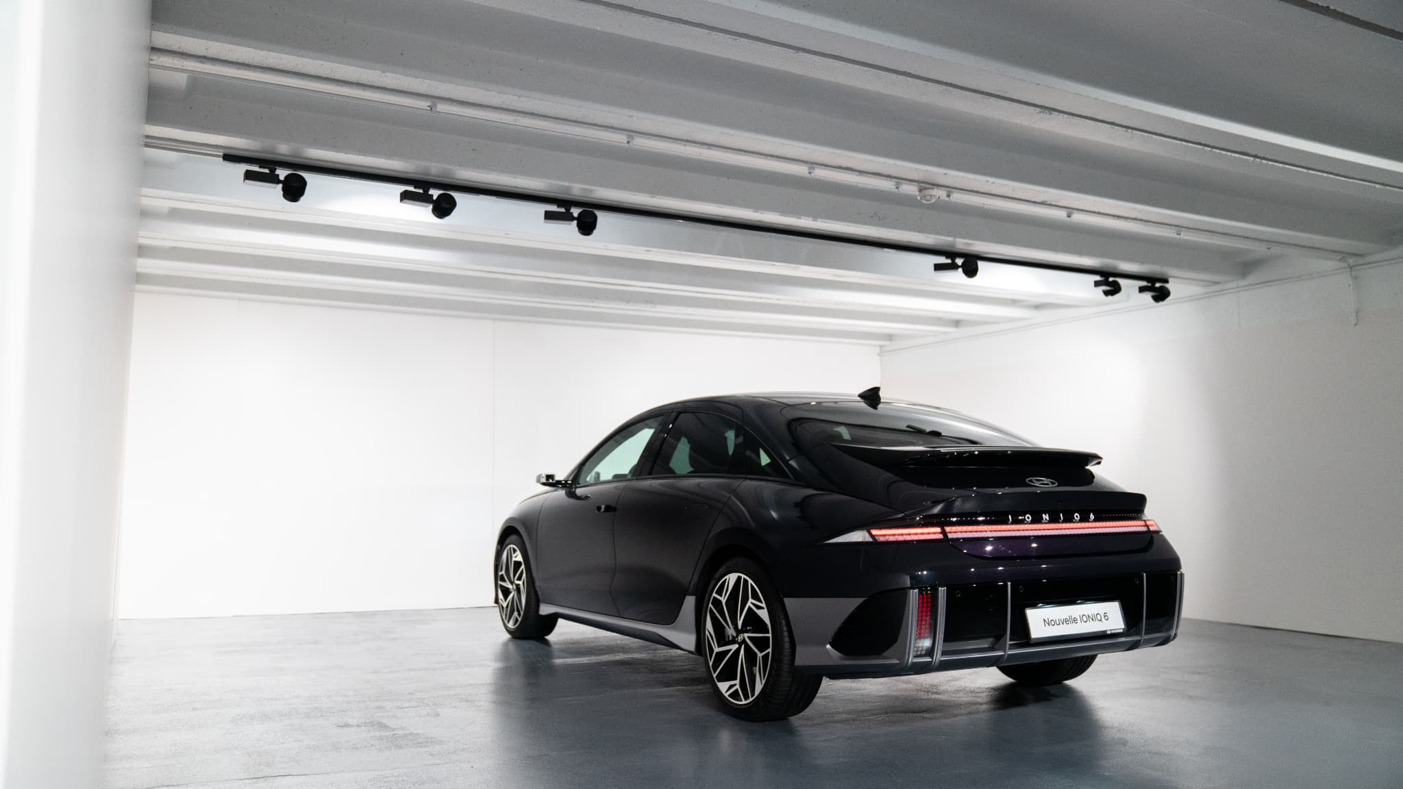L'arrière de la Ioniq 6 avec sa signature lumineuse effet pixels.