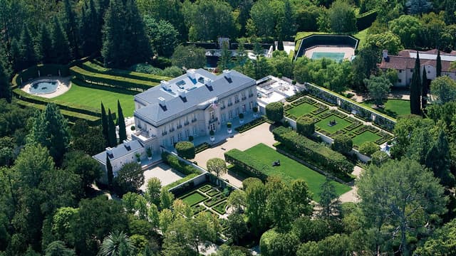 Cette villa est à vendre pour 350 millions de dollars.