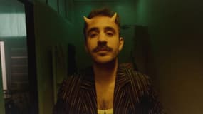 Zaoui dans le clip de "Mauvais"