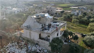Bâtiment ciblé par une opération antijihadistes des forces spéciales américaines à Atmé, dans le nord-ouest de la Syrie, où neuf personnes dont trois civils ont été tuées, le 3 février 2022