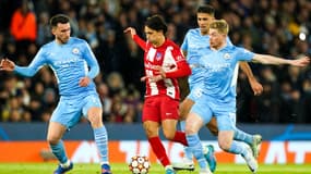 Aymeric Laporte avec Kevin de Bruyne face à Joao Felix en Ligue des champions, le 5 avril 2022