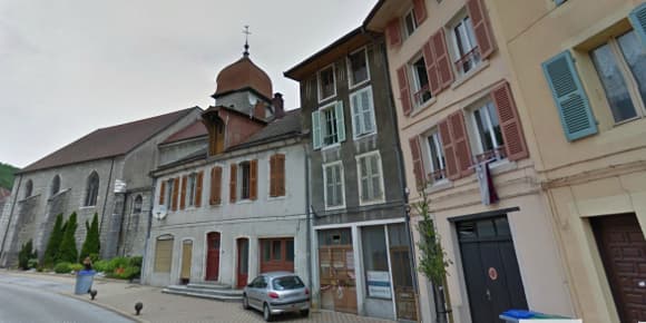 Le prêtre a dû quitter l'église de Moirans-en-Montagne, dans le Jura, où il officiait. Le prêtre a dû quitter l'église de Moirans-en-Montagne, dans le Jura, où il officiait.
