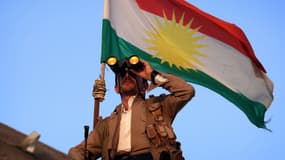 Un peshmerga sur la ligne de front, à une quarantaine de kilomètres au sud d'Erbil, la capitale du Kurdistan irakien, le 18 septembre 2014.