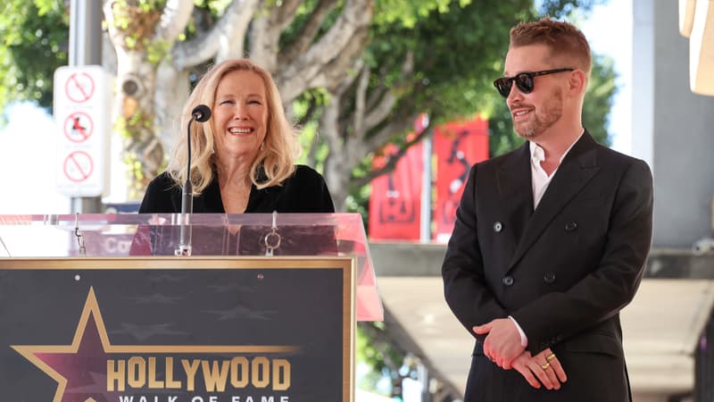Catherine O'Hara et Macaulay Culkin, le 1er décembre 2023 lors de l'inauguration de l'étoile de l'acteur sur le Hollywood Walk of Fame.