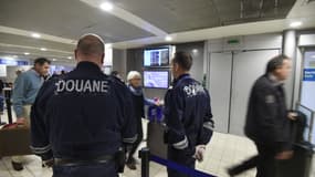 Des douaniers de l'aéroport Roissy Charles-de-Gaulle, mars 2015
