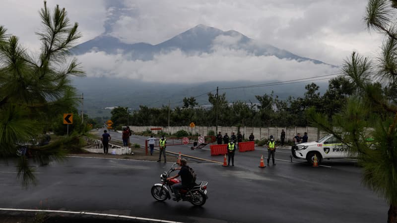 Le Guatemala en alerte autour de deux volcans en "activité explosive"