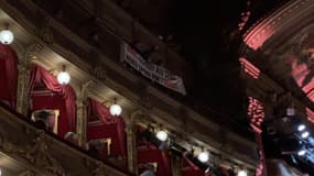 Une bannière a été déployée dans l'opéra contre la cheffe d'orchestre à Nice ce lundi 1er janvier.