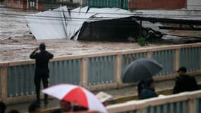 A Tegucigalpa, capitale du Guatemala. Agatha, première tempête tropicale de la saison cyclonique, a fait au moins 96 morts ce week-end en Amérique centrale dont 83 au Guatemala. /Photo prise le 30 mai 2010/REUTERS/Edgard Garrido