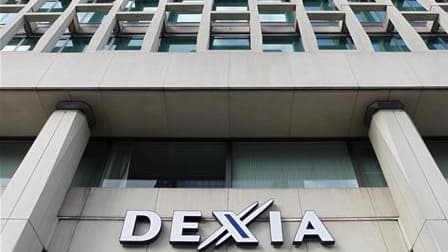 L'action de la banque franco-belge Dexia a perdu mardi en moins de 20 minutes plus d'un tiers de sa valeur en Bourse après avoir tenu un conseil d'administration d'urgence sur fond de spéculations de démantèlement du groupe. A 09h22, l'action perdait 37,6