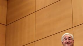 Selon un sondage Viavoice pour "Libération", Dominique Strauss-Kahn reste plébiscité pour être le candidat PS en 2012, même si une majorité des sondés ne le voient pas porter les valeurs traditionnelles de la gauche. /Photo prise le 8 décembre 2010/REUTER