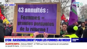 Réformes des retraites : un rassemblement pour les femmes devant le MEDEF à Lyon