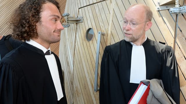 Les avocats vont avoir encore du travail devant les juges français à propos d'Uber et d'Uberpop (ici les avocats de chauffeurs d'UberPop, jugés à Bordeaux durant l'été 2015).