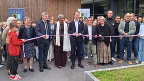 La délégation départementale du Finistère lors de l'inauguration des nouveaux locaux du collège de Kerallan à Plouzané, le vendredi 10 octobre.