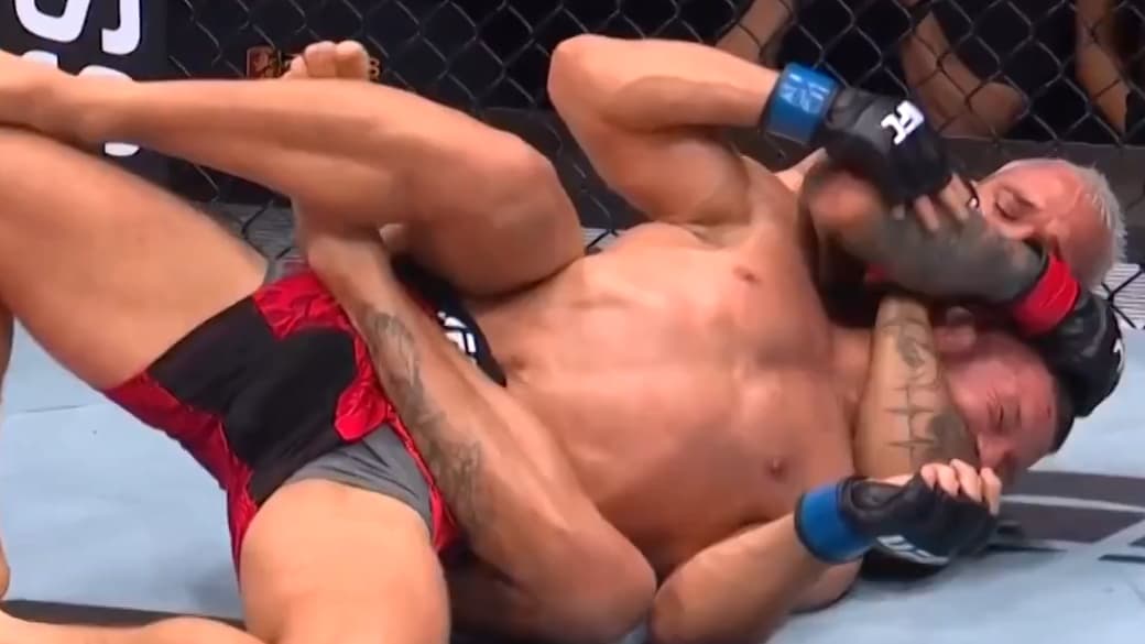 "AVOIR CE MEC DANS LE DOS, C’EST TERRIFIANT": L’EXCEPTIONNELLE SOUMISSION DE CHARLES OLIVEIRA SUR GAMROT À L’UFC RIO