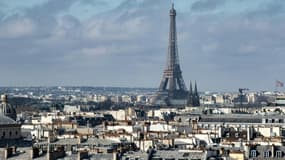 Vue générale de la tour Eiffel, à Paris le 9 mars 2022