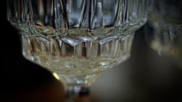 Les industriels du cristal craignent de perdre la dérogation qui leur permet d'utiliser l'oxyde de plomb, indispensable pour transformer le verre ordinaire en cristal.