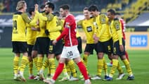 Les joueurs de Dortmund célèbrent un but face à Fribourg.
