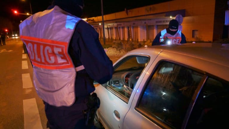 a note prohibits the Sarcelles police officers from engaging in chases