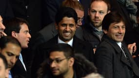 Manuel Valls, Nasser al-Khelaïfi et Leonardo dans les tribunes du Parc des princes, mercredi 6 mars