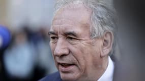 Le Premier ministre François Bayrou après une minute de silence dans le cadre d'une journée officielle de deuil pour les victimes du cyclone Chido qui a frappé l'archipel de Mayotte, à l'hôtel Matignon à Paris, le 23 décembre 2024.