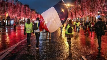Des gilets jaunes sur les Champs-Élysées.