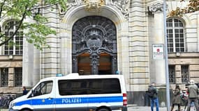 Un véhicule de police devant le tribunal de Berlin. Octobre 2020. (Photo d'illustration)