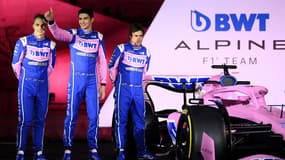 De gauche à droite: Oscar Piastri, Esteban Ocon et Fernando Alonso lors de la présentation d'Alpine en début de saison