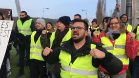 VIDÉO - "Débranche ta télé et enfile ton gilet": en quelques jours, ce "gilet jaune" a produit un tube