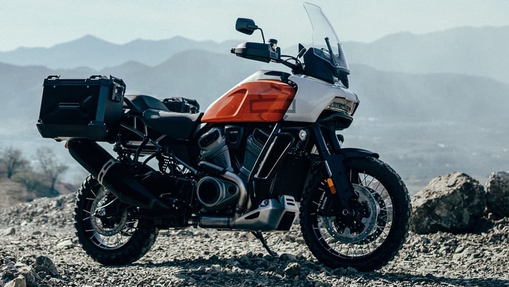 Harley explique que La Pan America est "une moto polyvalente conçue pour explorer l’inconnu et inciter à l’aventure"
