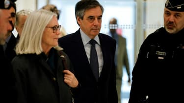 L'ancien Premier ministre François Fillon et son épouse Pénélope Fillon arrivent au tribunal de Paris, le 10 mars 2020