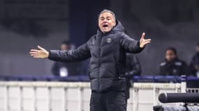 Luis Enrique donne de la voix pendant un match du PSG contre Espaly en Coupe de France, le 15 janvier 2025