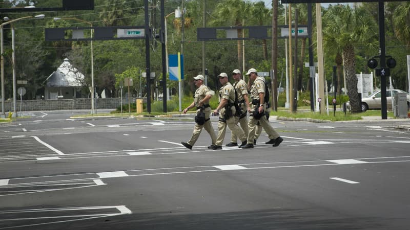 Des policiers patrouillent à Tampa en Floride (Etats-Unis), le 25 août 2012. Photo d'illustration