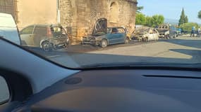Huit véhicules et l'église ont été touchés par un incendie dans la nuit de ce jeudi 29 à ce vendredi 30 août 2024 aux Mées (Alpes-de-Haute-Provence)