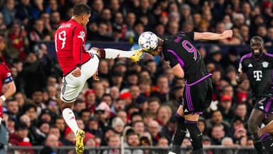 Raphaël Varane au duel avec Harry Kane lors de Manchester United-Bayern Munich (0-1, Ligue des champions), le 12 décembre 2023