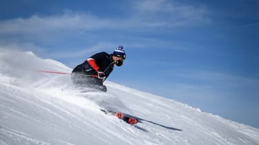 L'ancien champion olympique de ski Didier Défago, président des Remontées mécaniques du canton du Valais, sur les pistes de Verbier, en Suisse, le 15 novembre 2020