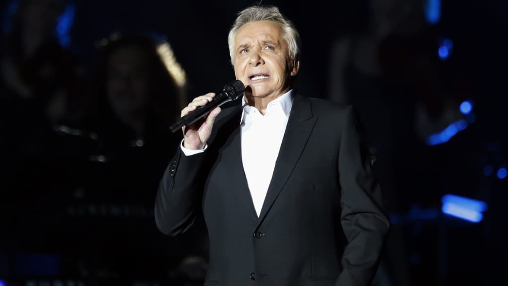 L'Ordre national du mérite est remis à Michel Sardou par un président divisé