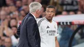 Carlo Ancelotti avec Kylian Mbappé lors d'un match du Real Madrid en Liga, le 24 septembre 2024