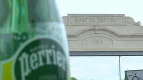 Une bouteille de Perrier.