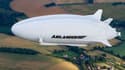 Airlander 10 est un des plus gros aéronefs du monde avec ses 92 mètres de long, 44 mètres de large et 26 mètres de haut.