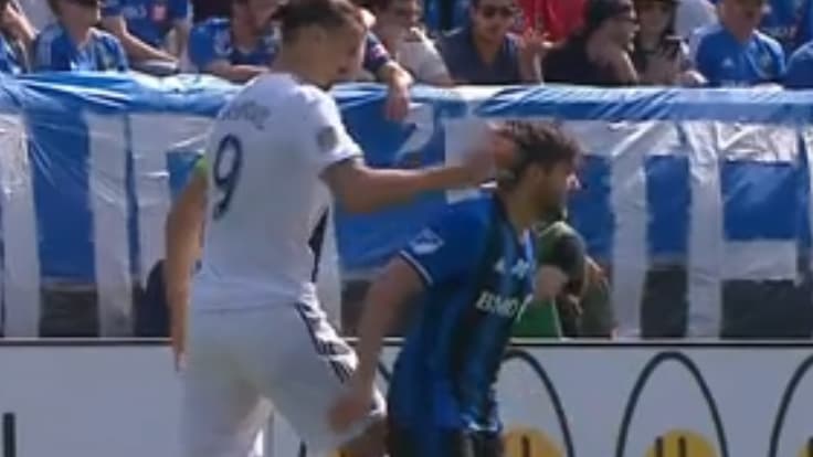 Zlatan gifle son adversaire