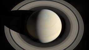Une image de Saturne et ses anneaux du 18 octobre 2013, créée à partir d'images de Cassini.