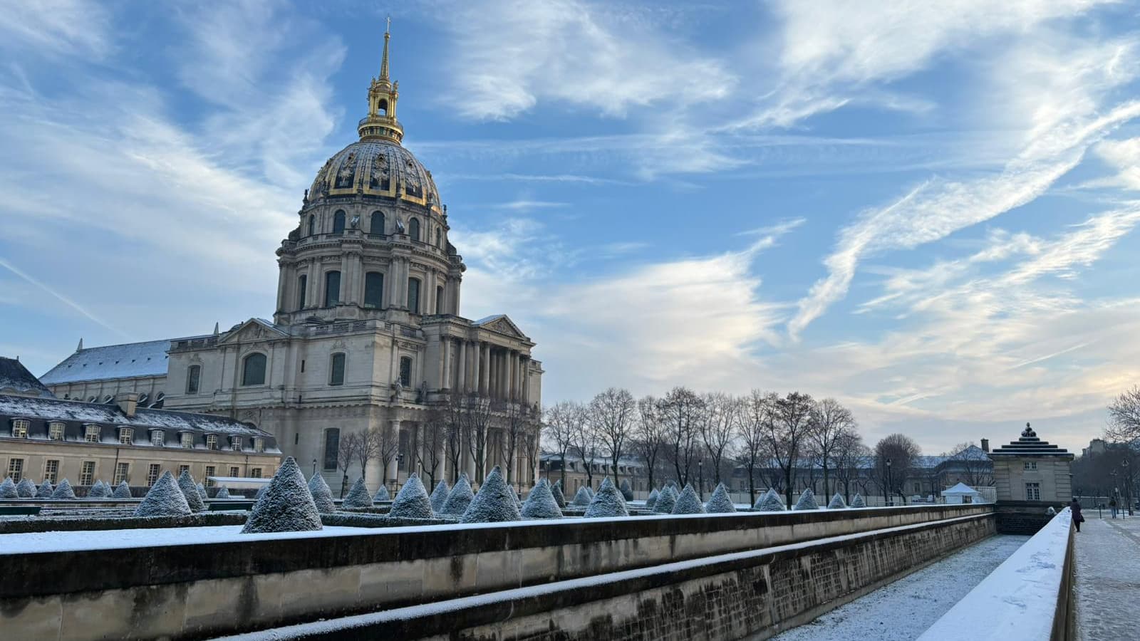 Les Invalides sous la neige le jeudi 18 janvier. 
