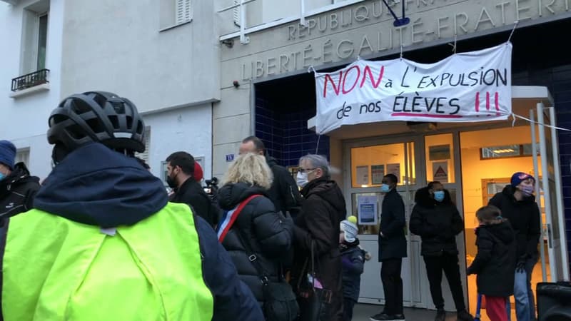 À Paris ce lundi, une école mobilisée contre l'expulsion programmée de Fatimate.