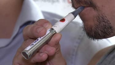 Bien que moins nocive, la cigarette électronique contient de la nicotine et pourrait entraîner une dépendance.